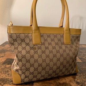 Women’s Gucci brown handbag